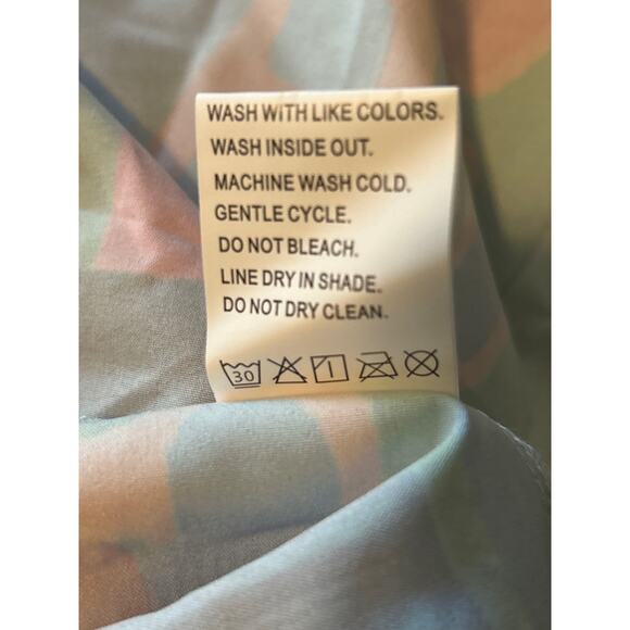 NWOT Women's Plus Size Colorful Geometric Print Blouse 100% Polyester Size XXL - Picture 5 of 6